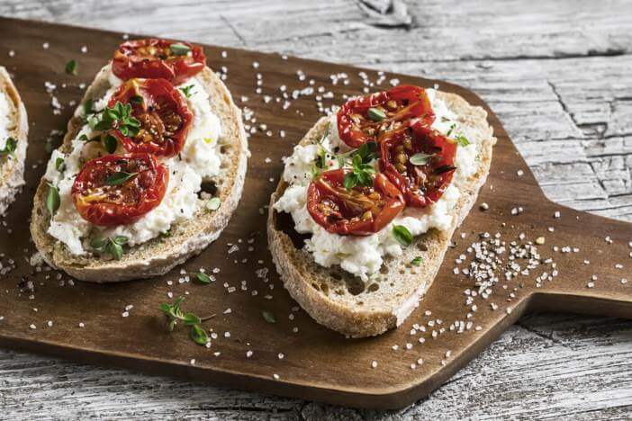 upfit-hüttenkäse-tomaten-schnitte-rezepte